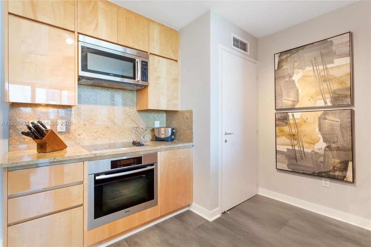 50 S Pointe Dr, Unit 609, Miami Beach, FL 33139 Photo