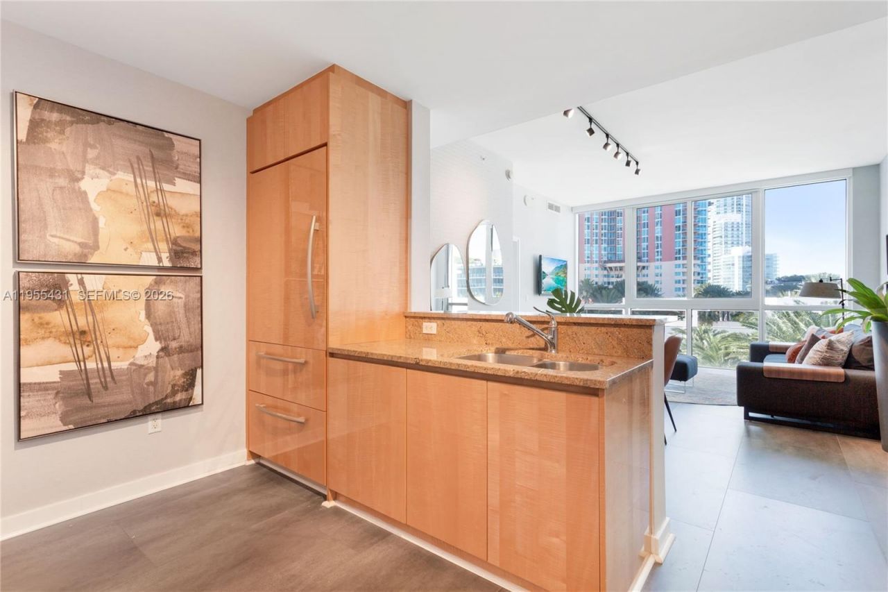 50 S Pointe Dr, Unit 609, Miami Beach, FL 33139 Photo
