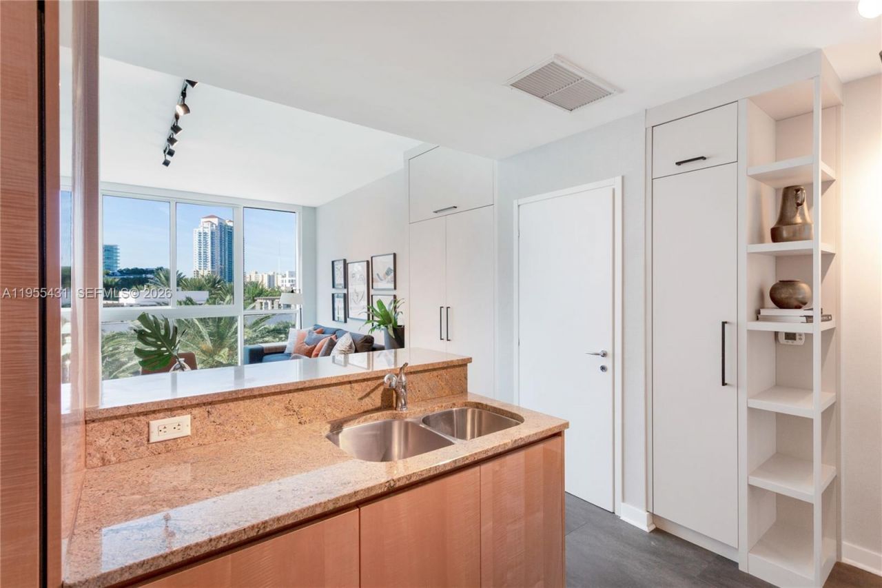 50 S Pointe Dr, Unit 609, Miami Beach, FL 33139 Photo