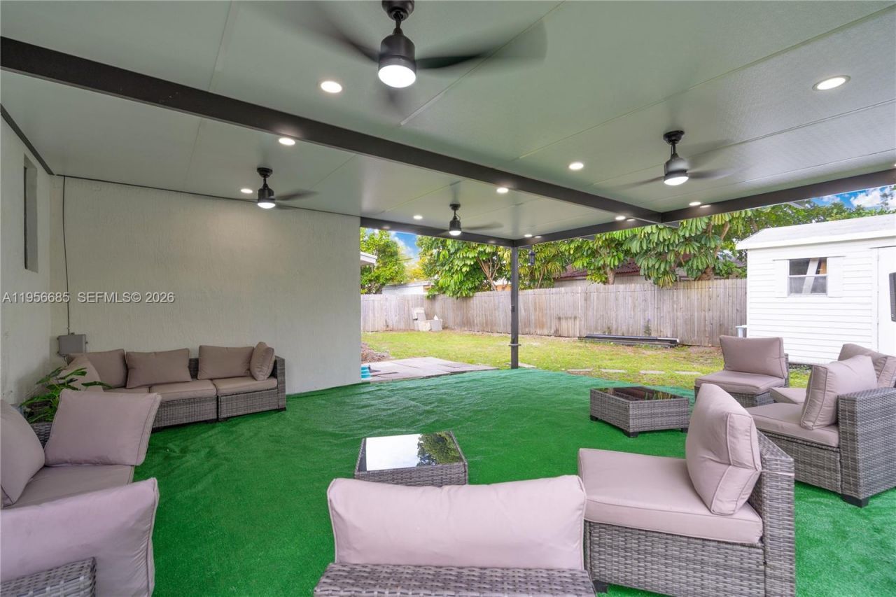 911 NW 138th St, Miami, FL 33168 Photo