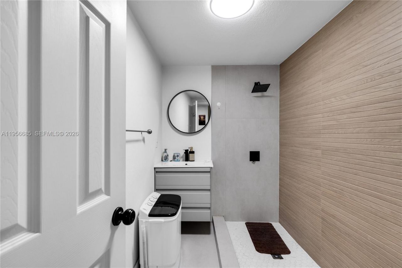 911 NW 138th St, Miami, FL 33168 Photo