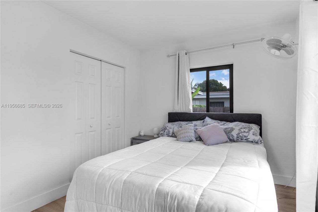 911 NW 138th St, Miami, FL 33168 Photo