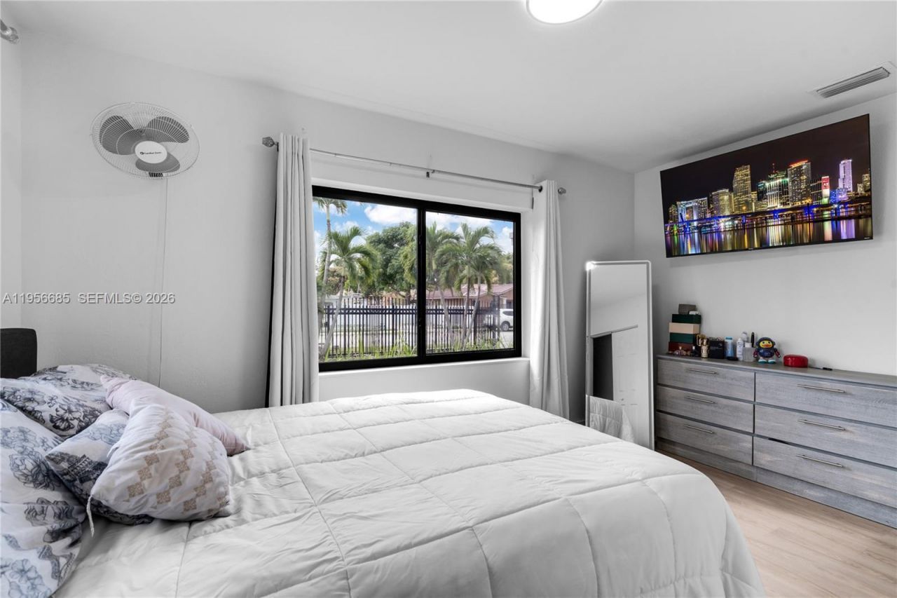 911 NW 138th St, Miami, FL 33168 Photo