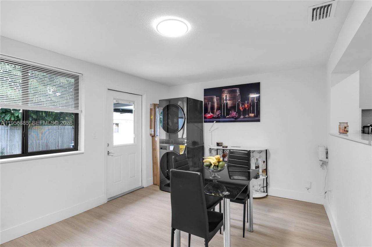 911 NW 138th St, Miami, FL 33168 Photo