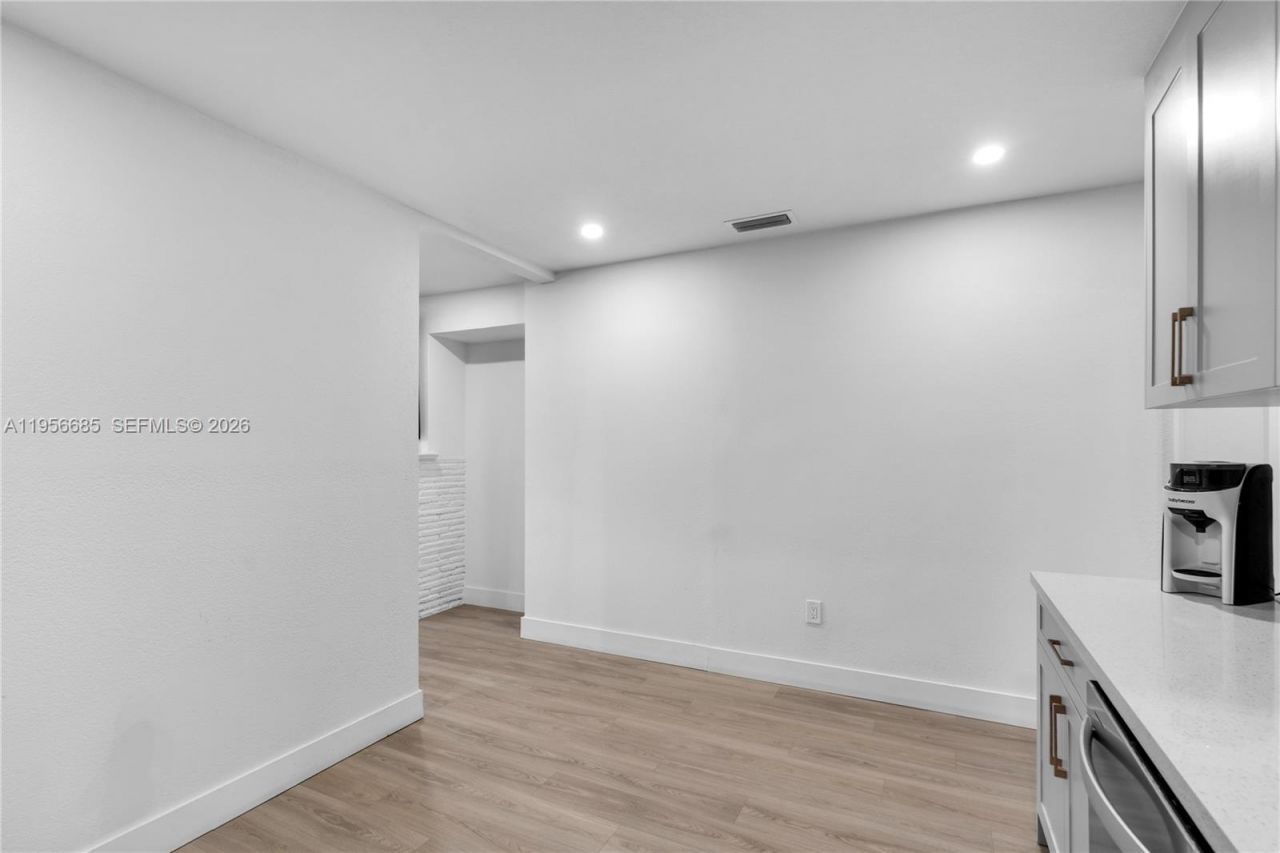 911 NW 138th St, Miami, FL 33168 Photo