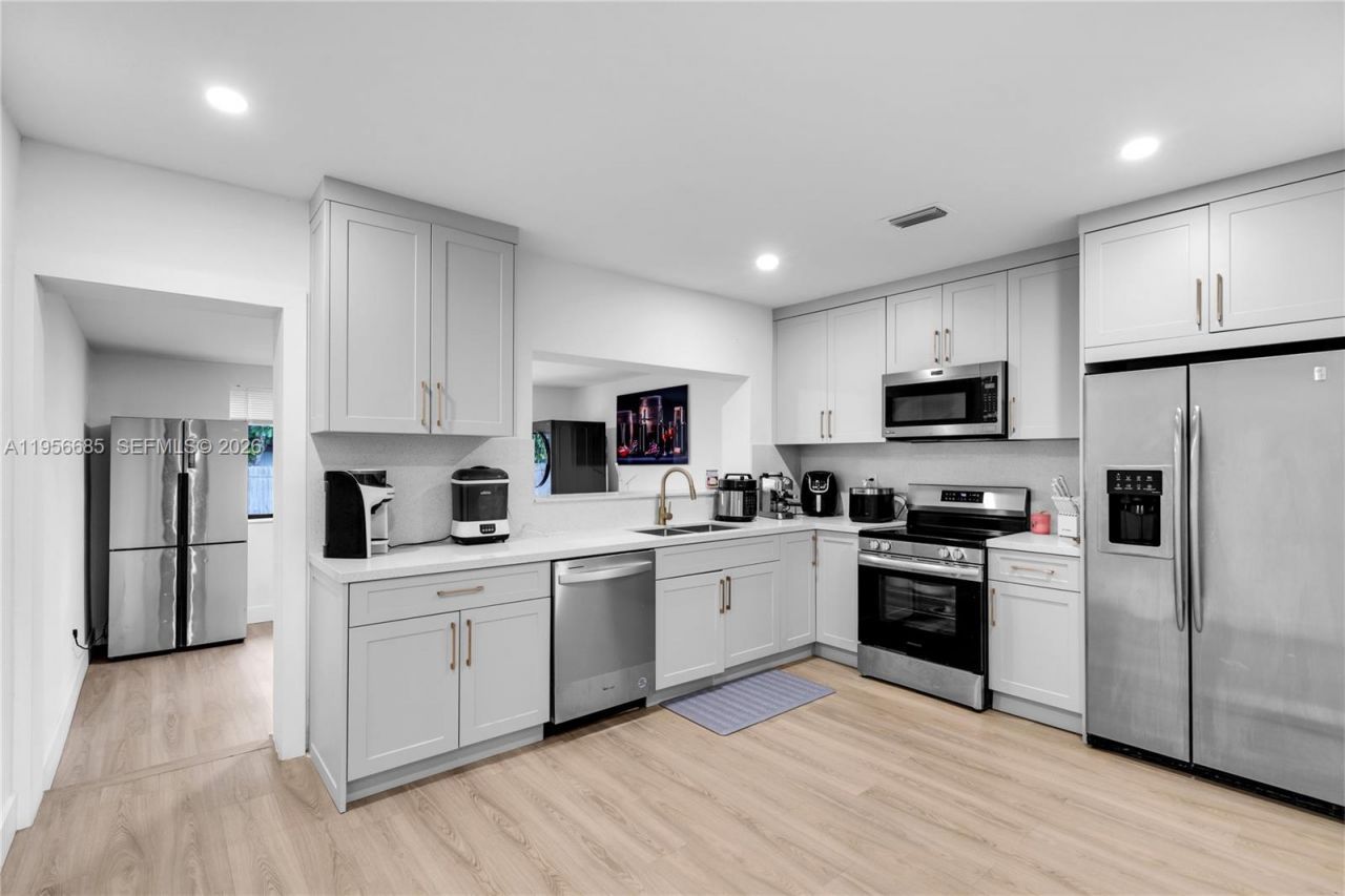 911 NW 138th St, Miami, FL 33168 Photo