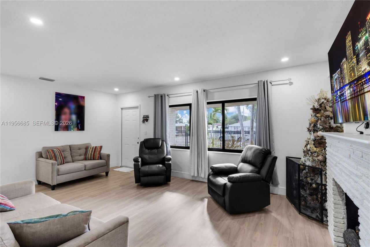 911 NW 138th St, Miami, FL 33168 Photo