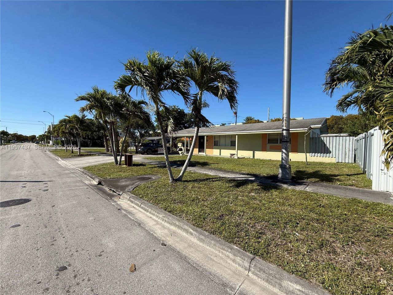 185 E 20th St, Hialeah, FL 33010 Photo