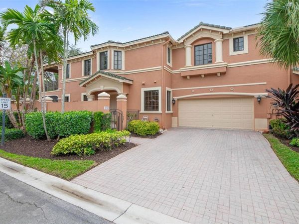 2742 NE Kinsington Cir, Unit 24-1, Weston, FL 33332