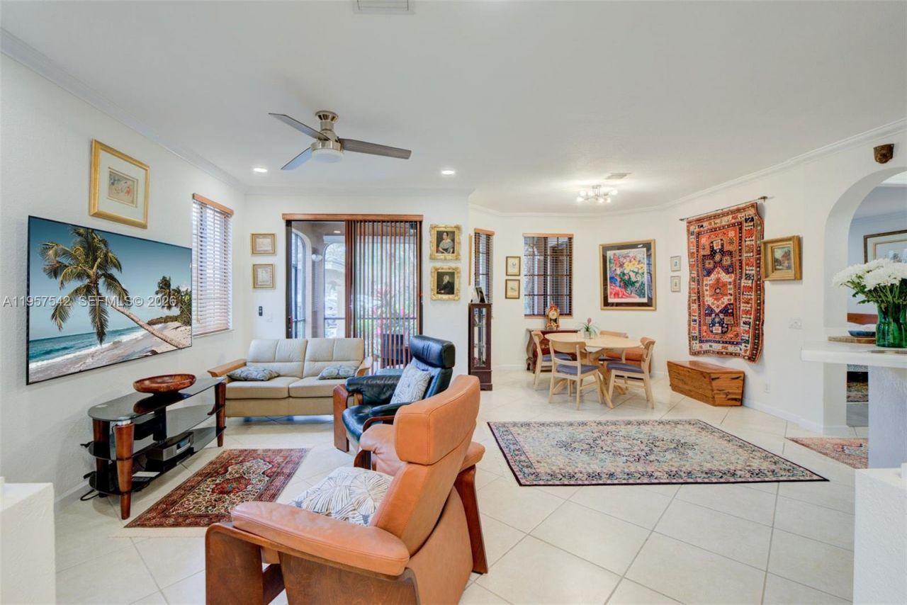 2742 NE Kinsington Cir, Unit 24-1, Weston, FL 33332 Photo