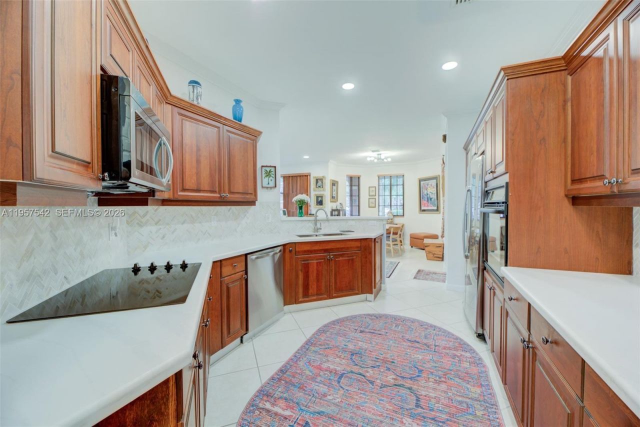 2742 NE Kinsington Cir, Unit 24-1, Weston, FL 33332 Photo