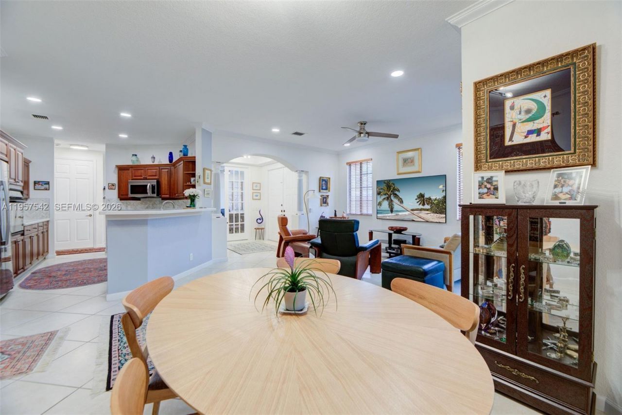 2742 NE Kinsington Cir, Unit 24-1, Weston, FL 33332 Photo