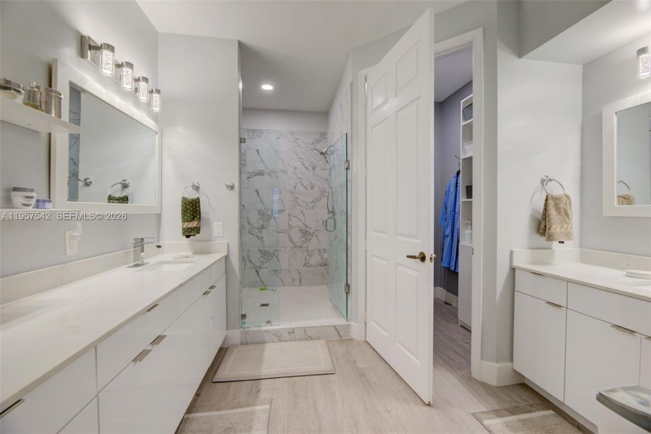 2742 NE Kinsington Cir, Unit 24-1, Weston, FL 33332 Photo