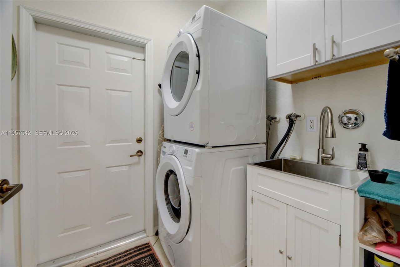 2742 NE Kinsington Cir, Unit 24-1, Weston, FL 33332 Photo