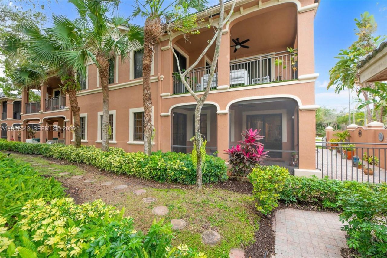 2742 NE Kinsington Cir, Unit 24-1, Weston, FL 33332 Photo