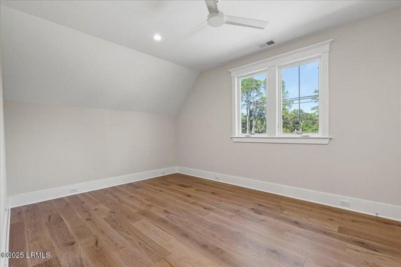 2204 National Street Photo 18