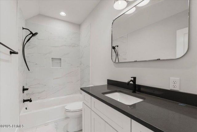 2206 National Street Photo 16