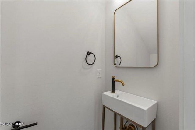 2206 National Street Photo 9