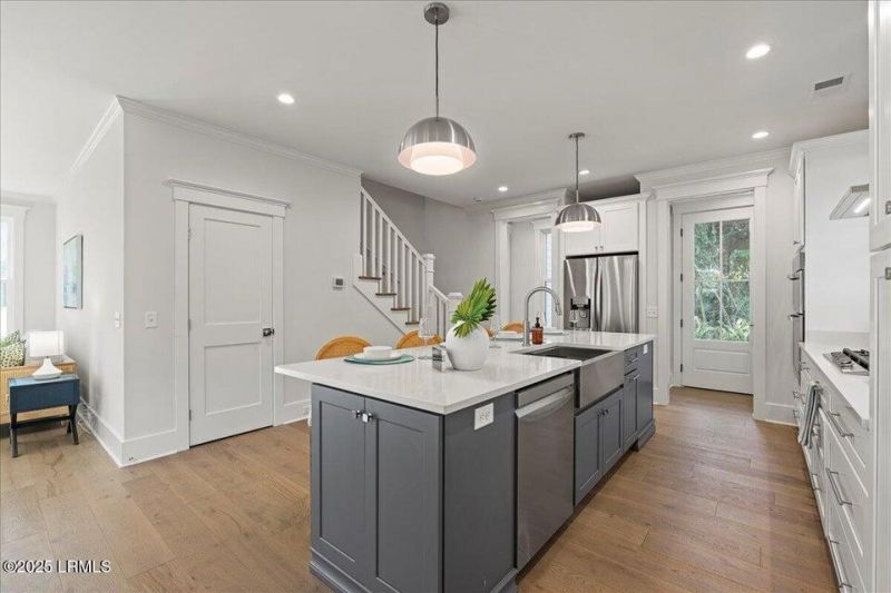 2200 National Street Photo 9