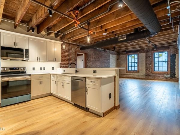 453 East Main Street, Unit 300, Kingsport, TN 37660