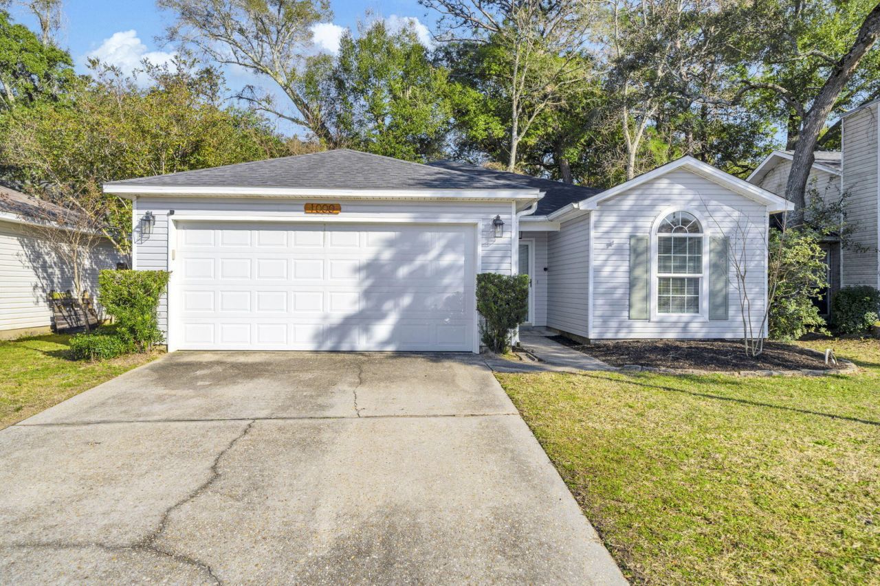1000 John Wayne Circle, Fort Walton Beach, FL 32547 Main Photo