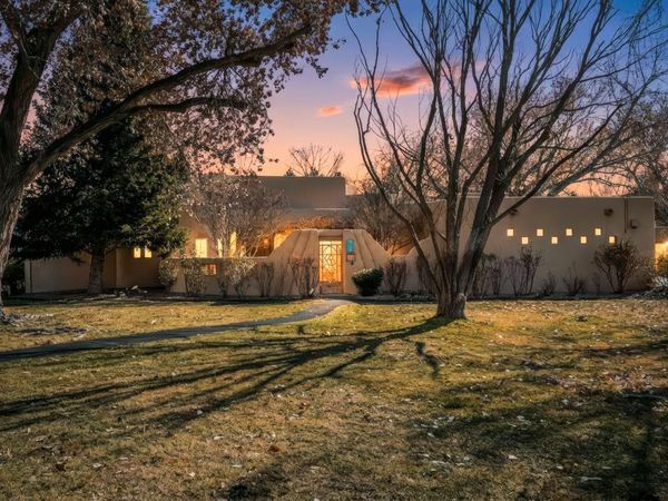 5800 Tinnin Road NW, Los Ranchos, NM 87107