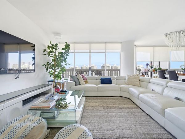 1000 W Island Blvd , Unit 2806, Aventura, FL 33160