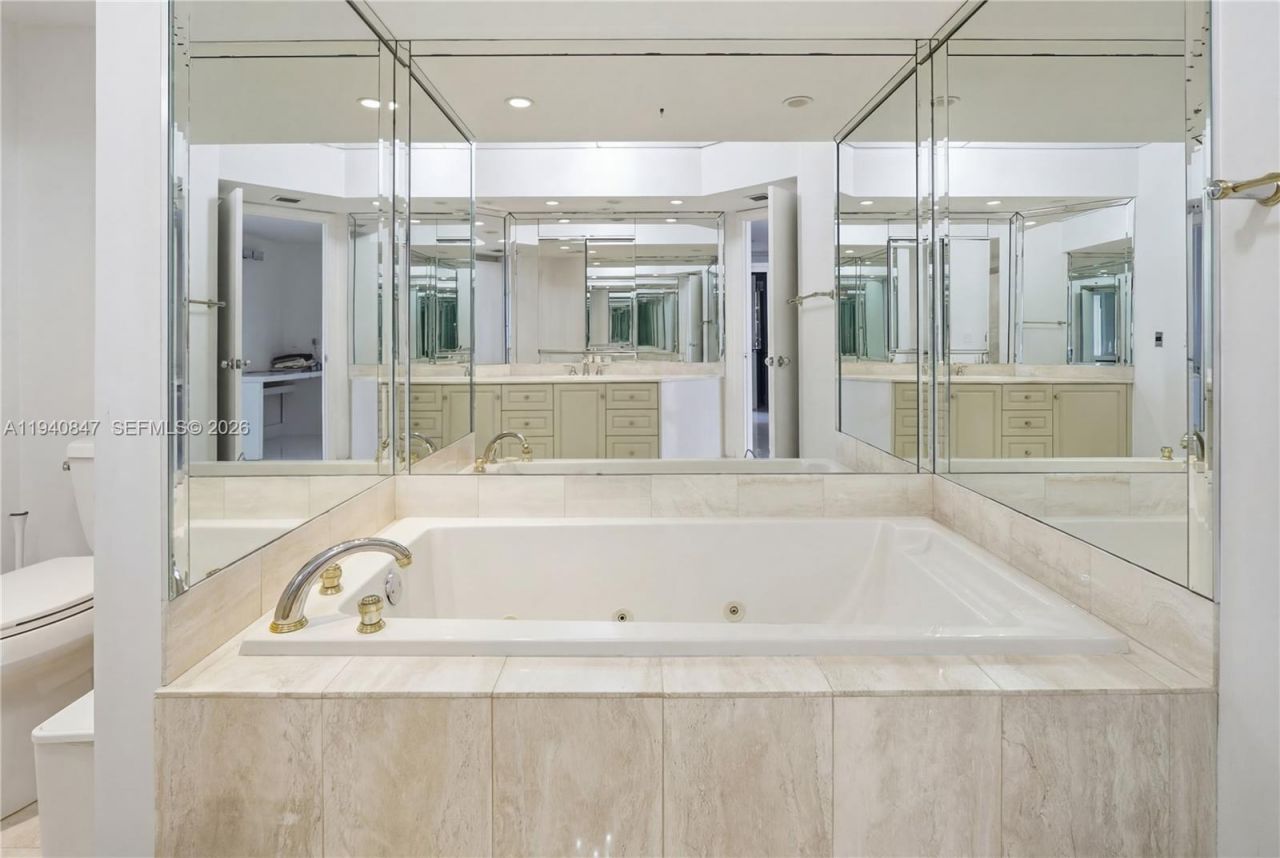 1000 W Island Blvd , Unit 2806, Aventura, FL 33160 Photo