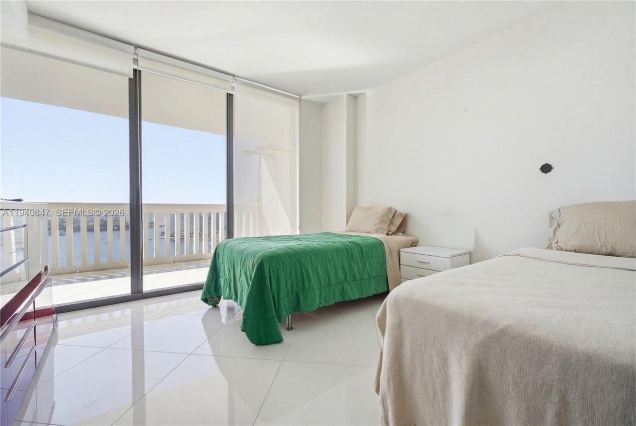 1000 W Island Blvd , Unit 2806, Aventura, FL 33160 Photo