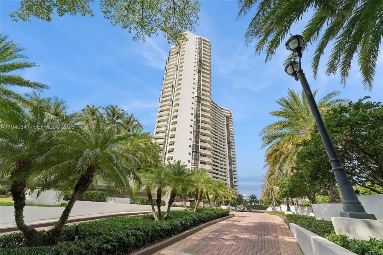 1000 W Island Blvd , Unit 2806, Aventura, FL 33160 Photo