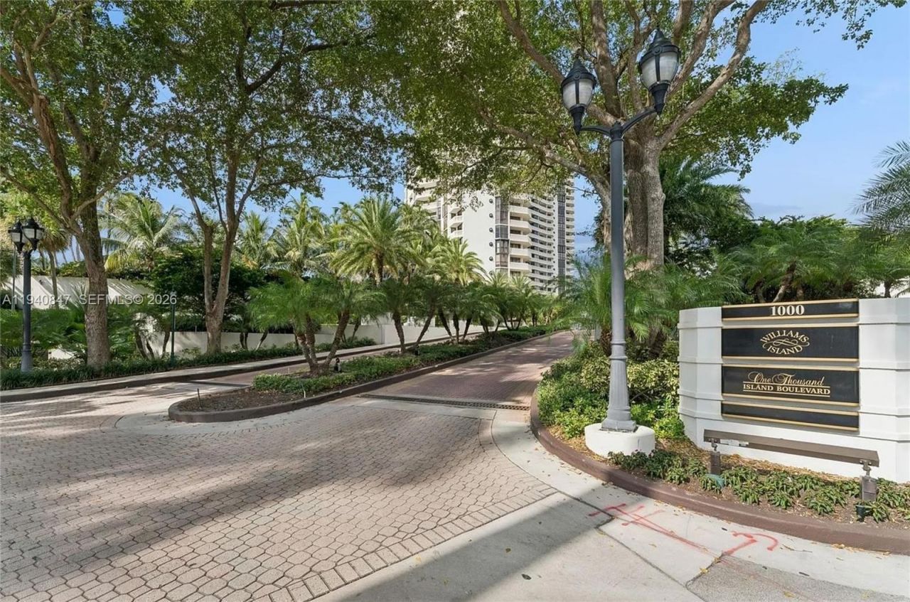1000 W Island Blvd , Unit 2806, Aventura, FL 33160 Photo