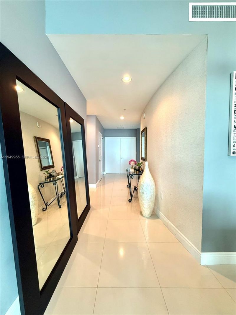 7928 East Dr, Unit 905, North Bay Village, FL 33141 Photo