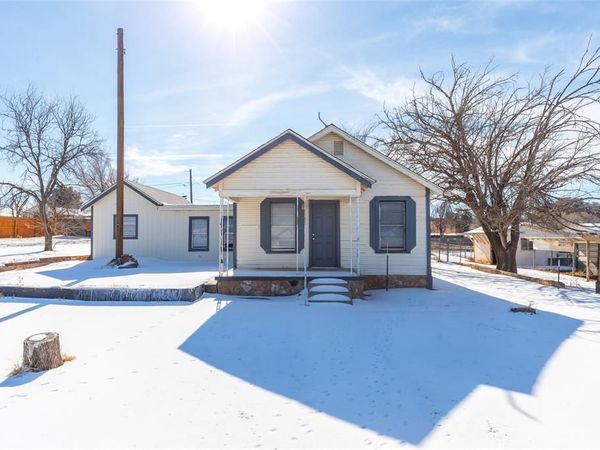 1902 Bristol Drive, Sweetwater, TX 79556