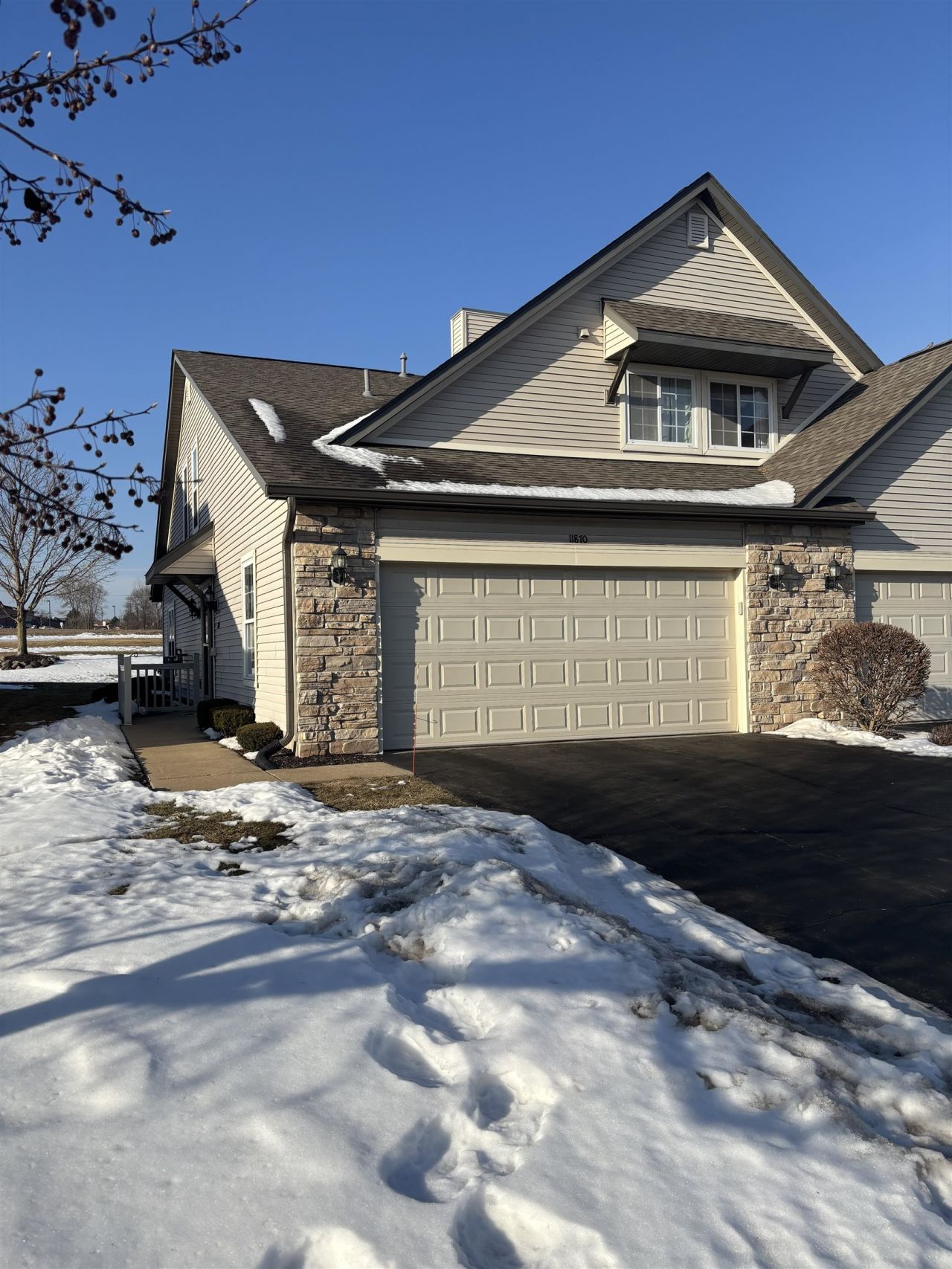 11870 River Hills Parkway, Rockton, IL 61072 Main Photo