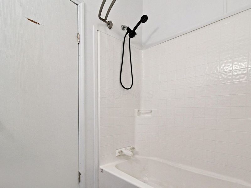 1100 Thornwood Drive SW, Unit 1008, Heath, OH 43056 Photo 10