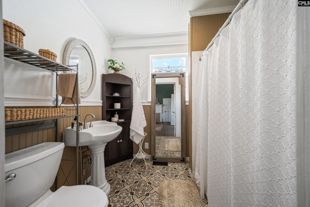 131 Pine Street Photo 17