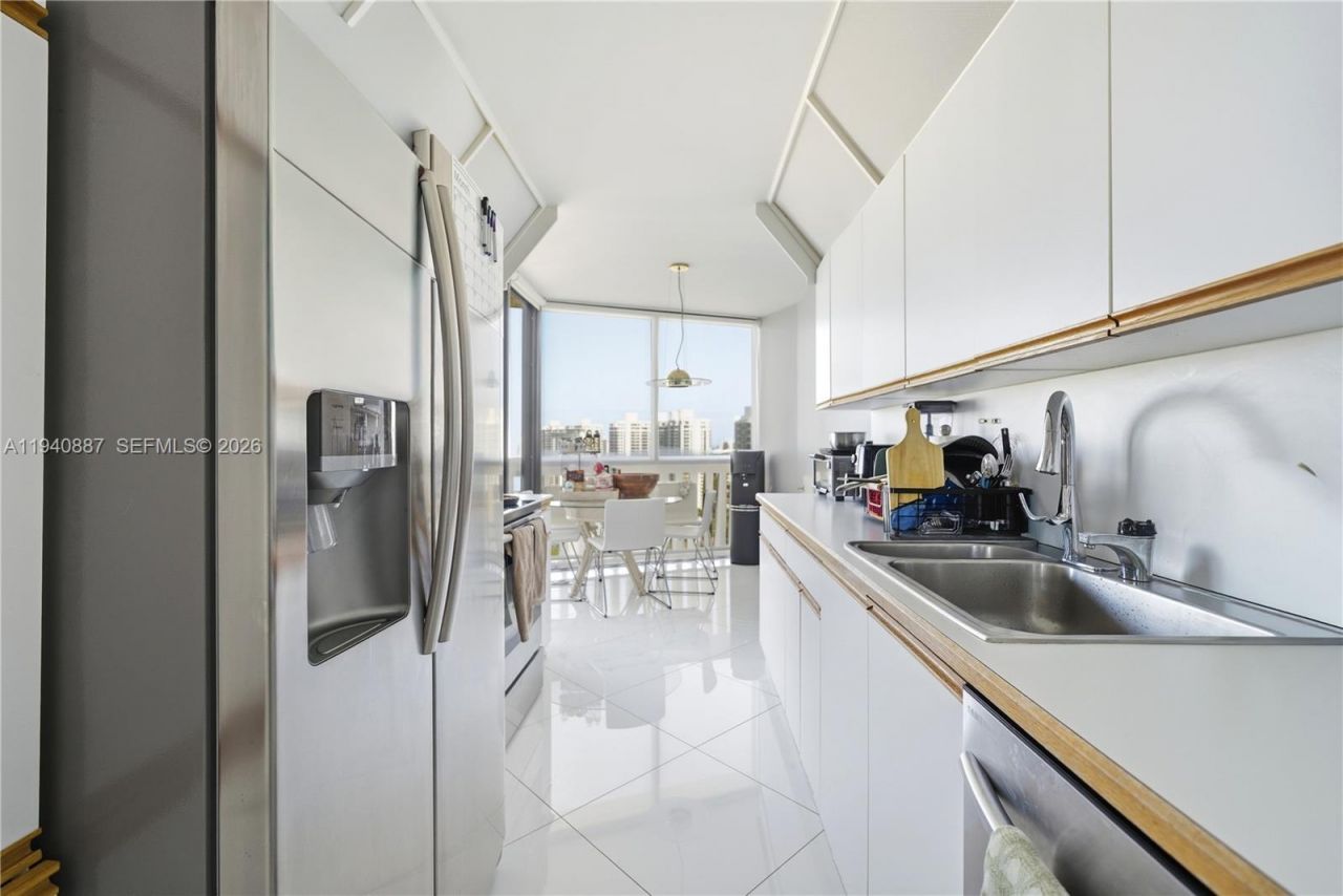 1000 W Island Blvd, Unit 2806, Aventura, FL 33160 Photo