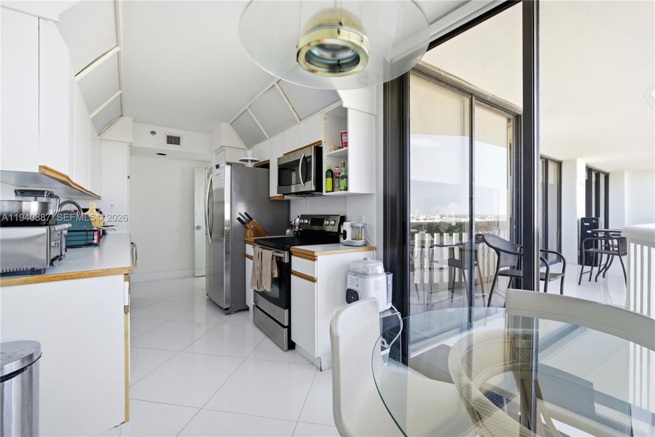 1000 W Island Blvd, Unit 2806, Aventura, FL 33160 Photo