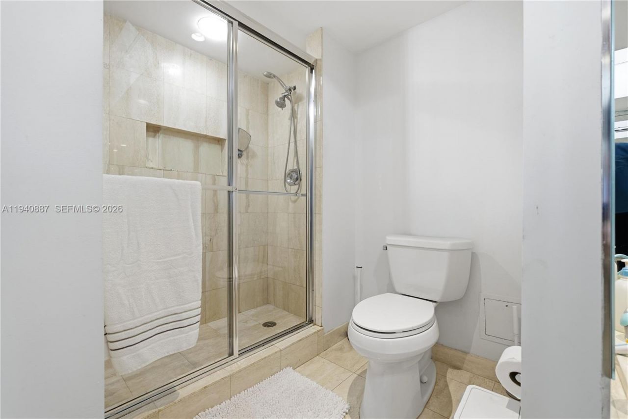 1000 W Island Blvd, Unit 2806, Aventura, FL 33160 Photo