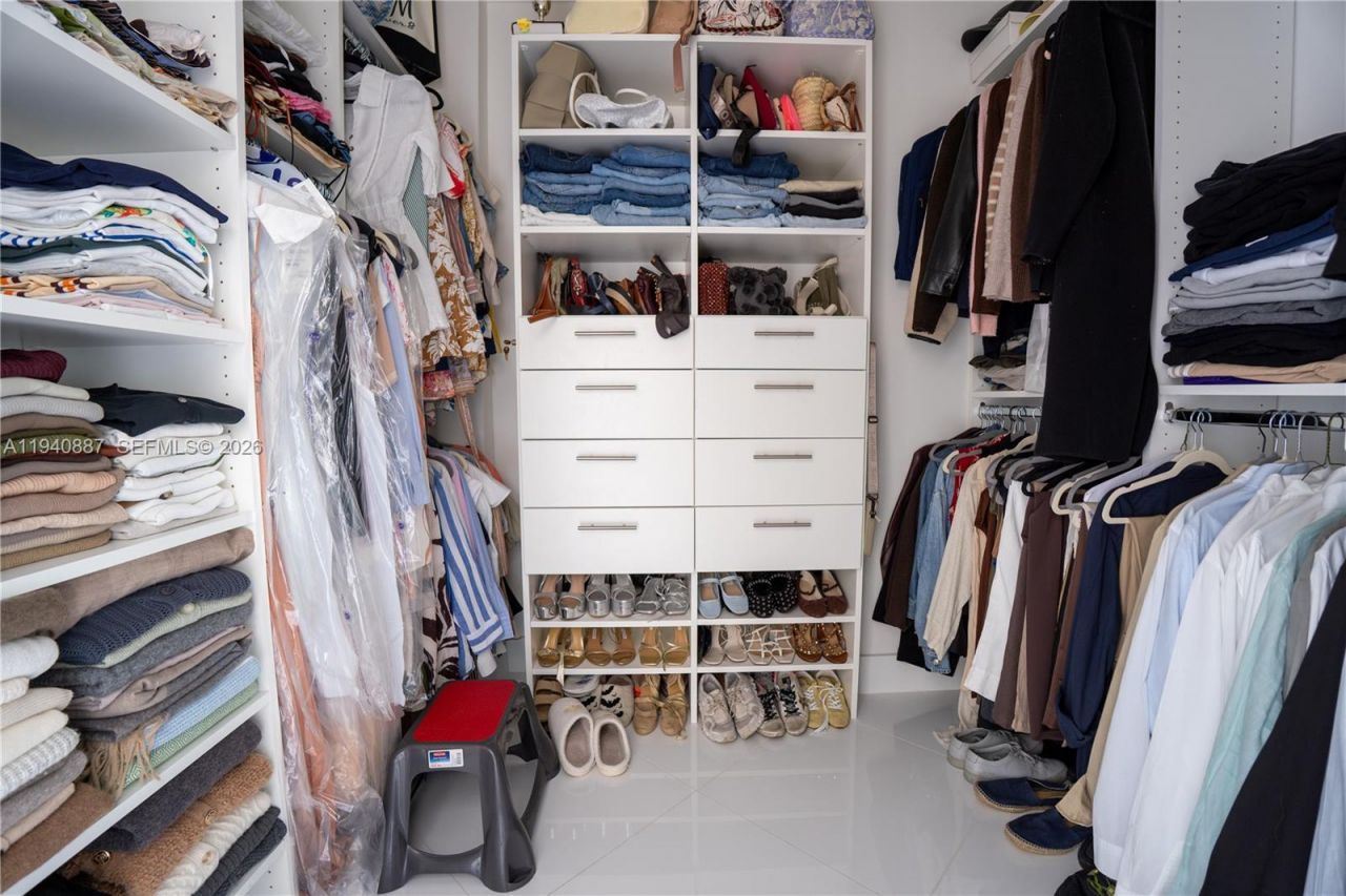 1000 W Island Blvd, Unit 2806, Aventura, FL 33160 Photo