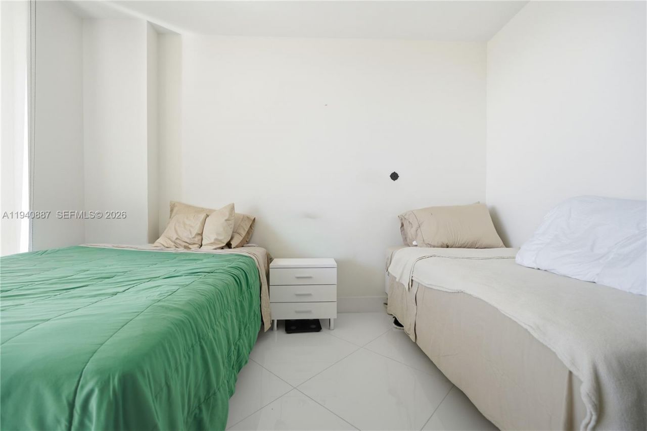 1000 W Island Blvd, Unit 2806, Aventura, FL 33160 Photo