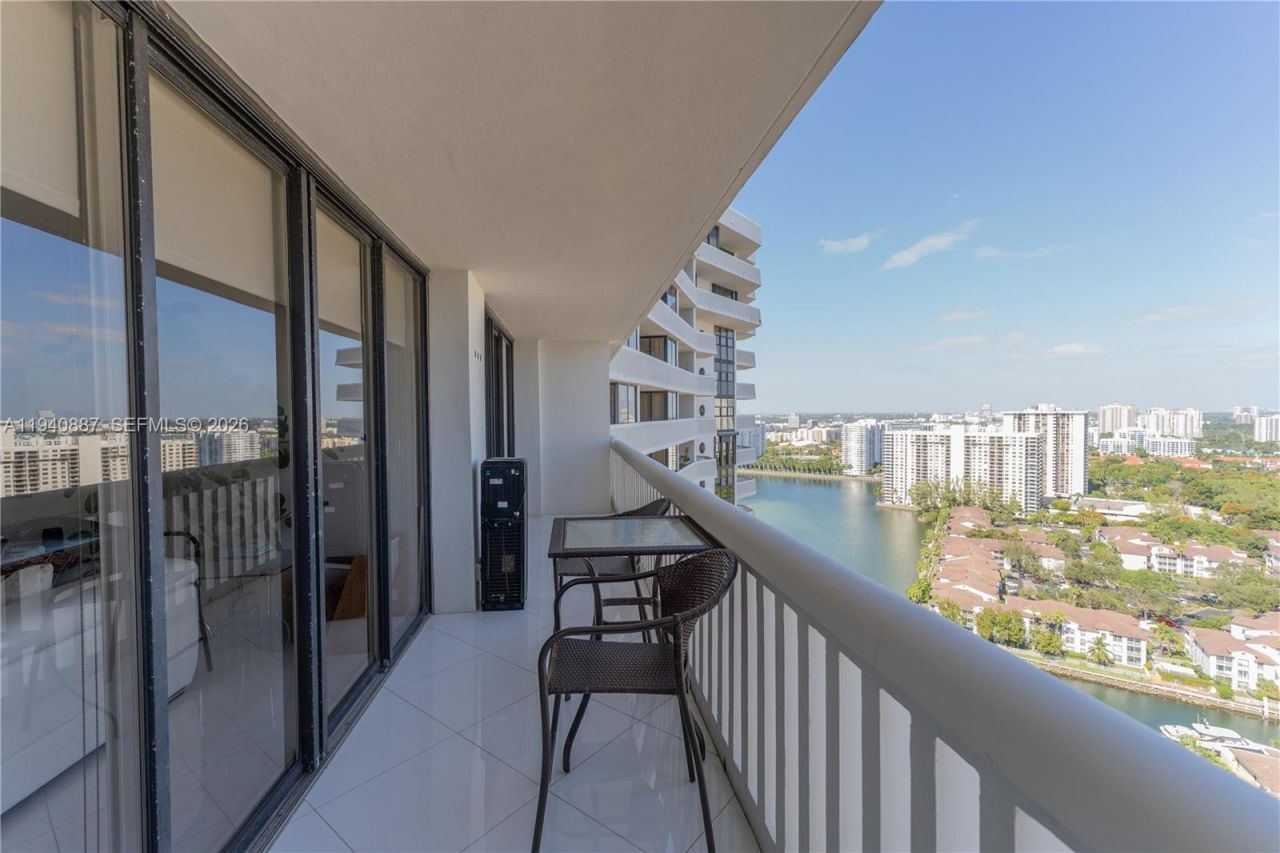 1000 W Island Blvd, Unit 2806, Aventura, FL 33160 Photo