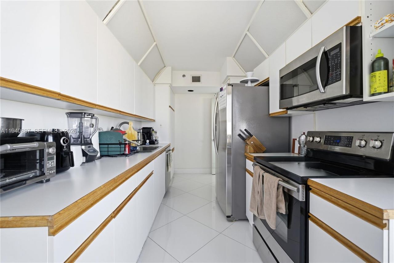 1000 W Island Blvd, Unit 2806, Aventura, FL 33160 Photo
