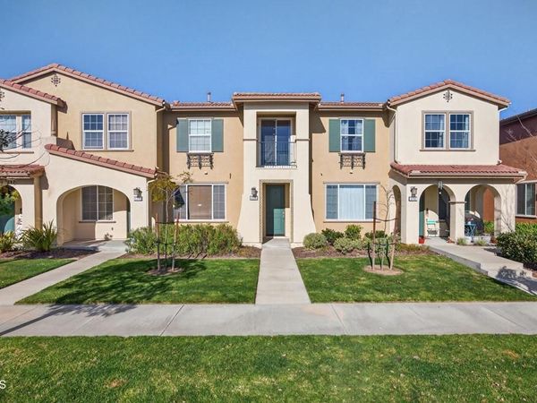 2715 Smokey Mountain Drive, Oxnard, CA 93036