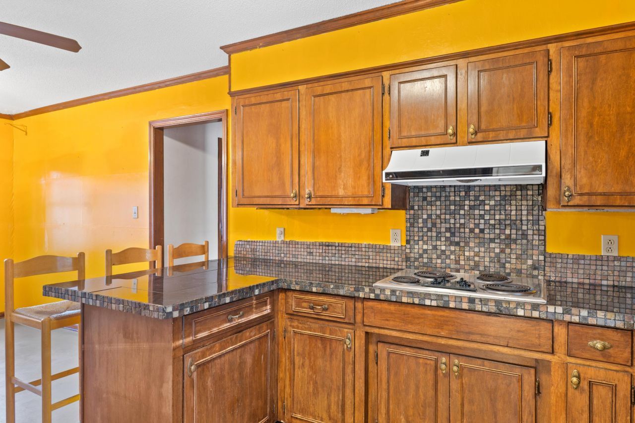 2060 Longwood Drive Photo 11