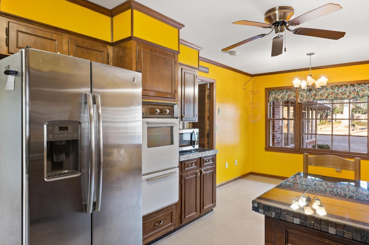 2060 Longwood Drive Photo 12