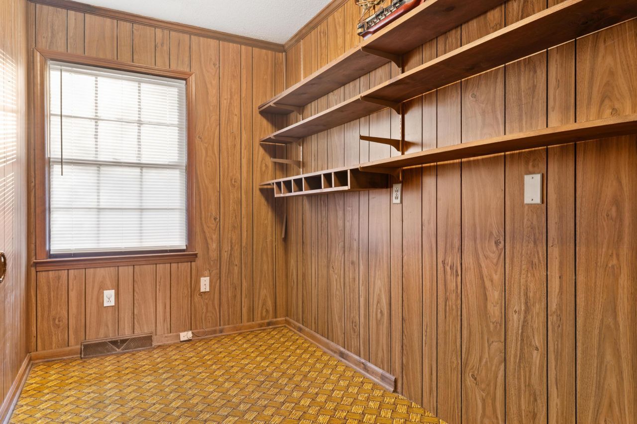 2060 Longwood Drive Photo 15