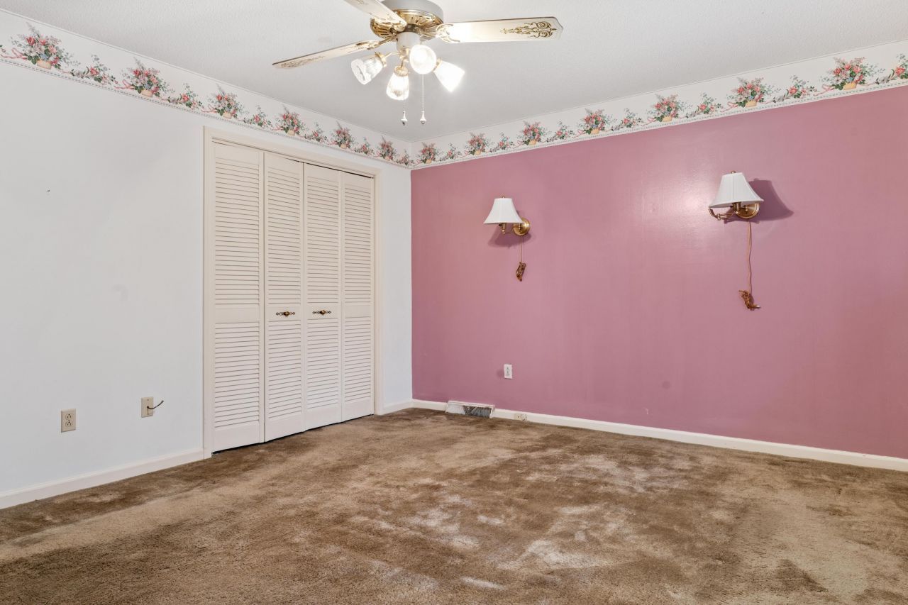 2060 Longwood Drive Photo 18