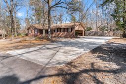 2060 Longwood Drive photo 4