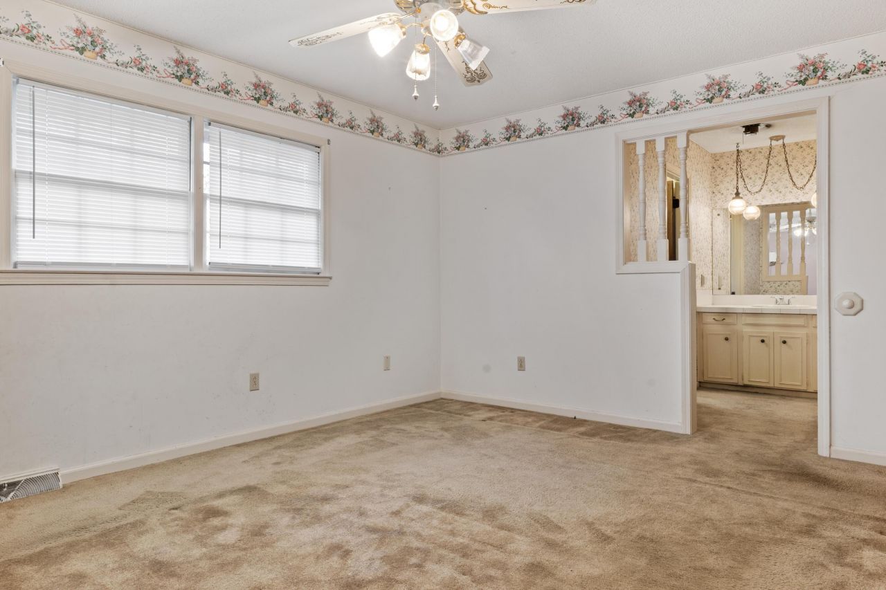 2060 Longwood Drive Photo 20